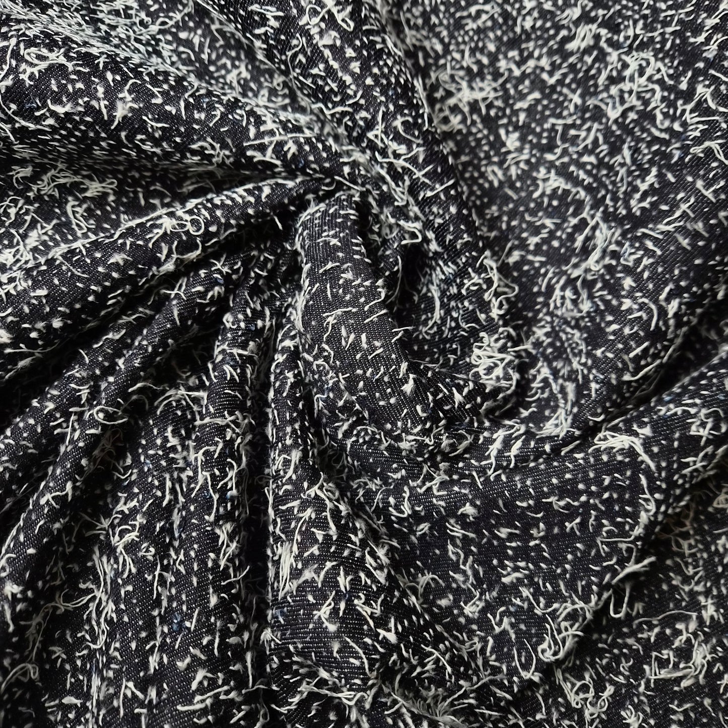 Meterware · Denim · Fuzzy mit weißen Fäden · Baumwolle · Uni · Dunkelblau · 157 cm