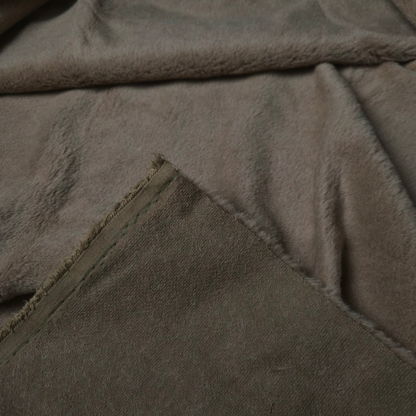 Einzelstück · Teddy · Wolle · Pantone Warm Sand · 100×140 cm