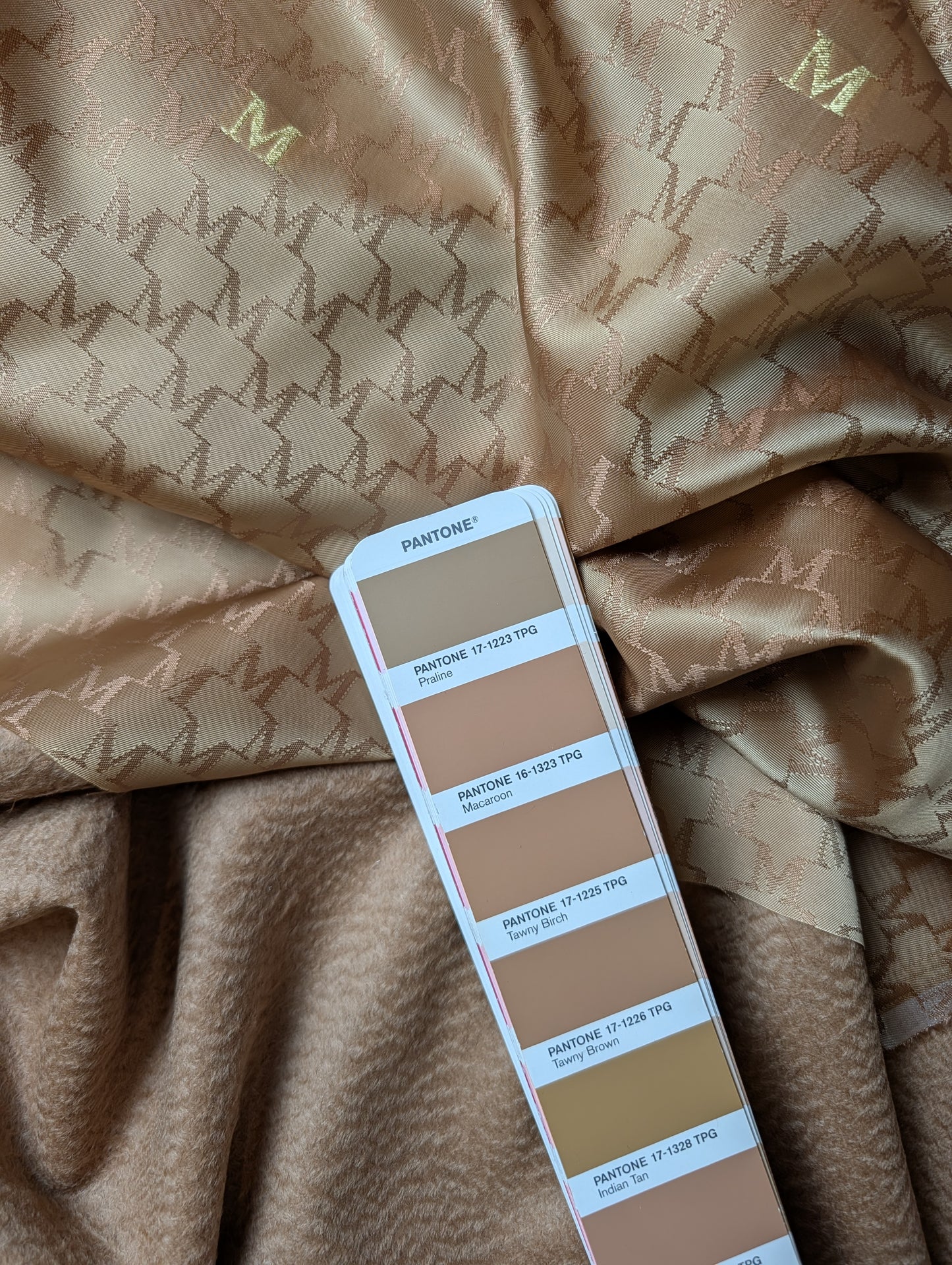 Kombipaket · Mantelstoff · Cloud-Behandlung · Kaschmir · Pantone Praline · Stoff 300×150 cm + Viskosefutter 250×150 cm