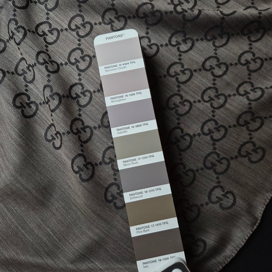 Schal, Wolle, Seide, Webware, Pantone Driftwood · 70×200 cm