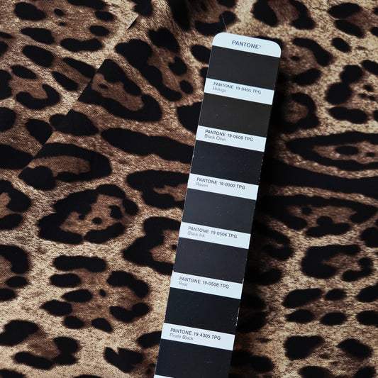 Crepe Cady · Viskose, Elasthan · Leo · Braun und Beigtöne · 140 cm · 220 g/m² · Meterware