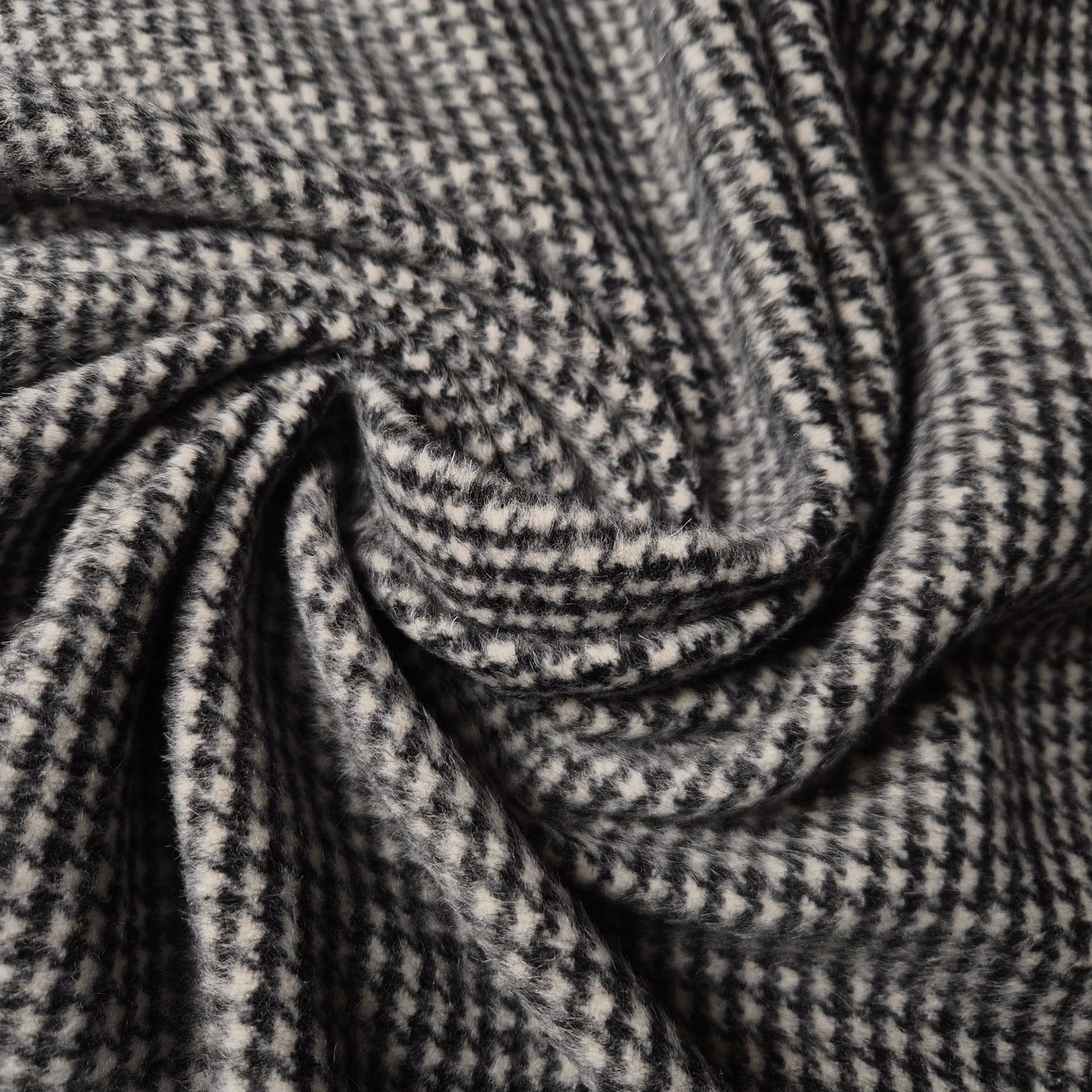 Mantelstoff · Fuzzy · Wolle, Mohair, Polyester · Schwarz-Weiß · 150 cm · 310 g/m² · Meterware