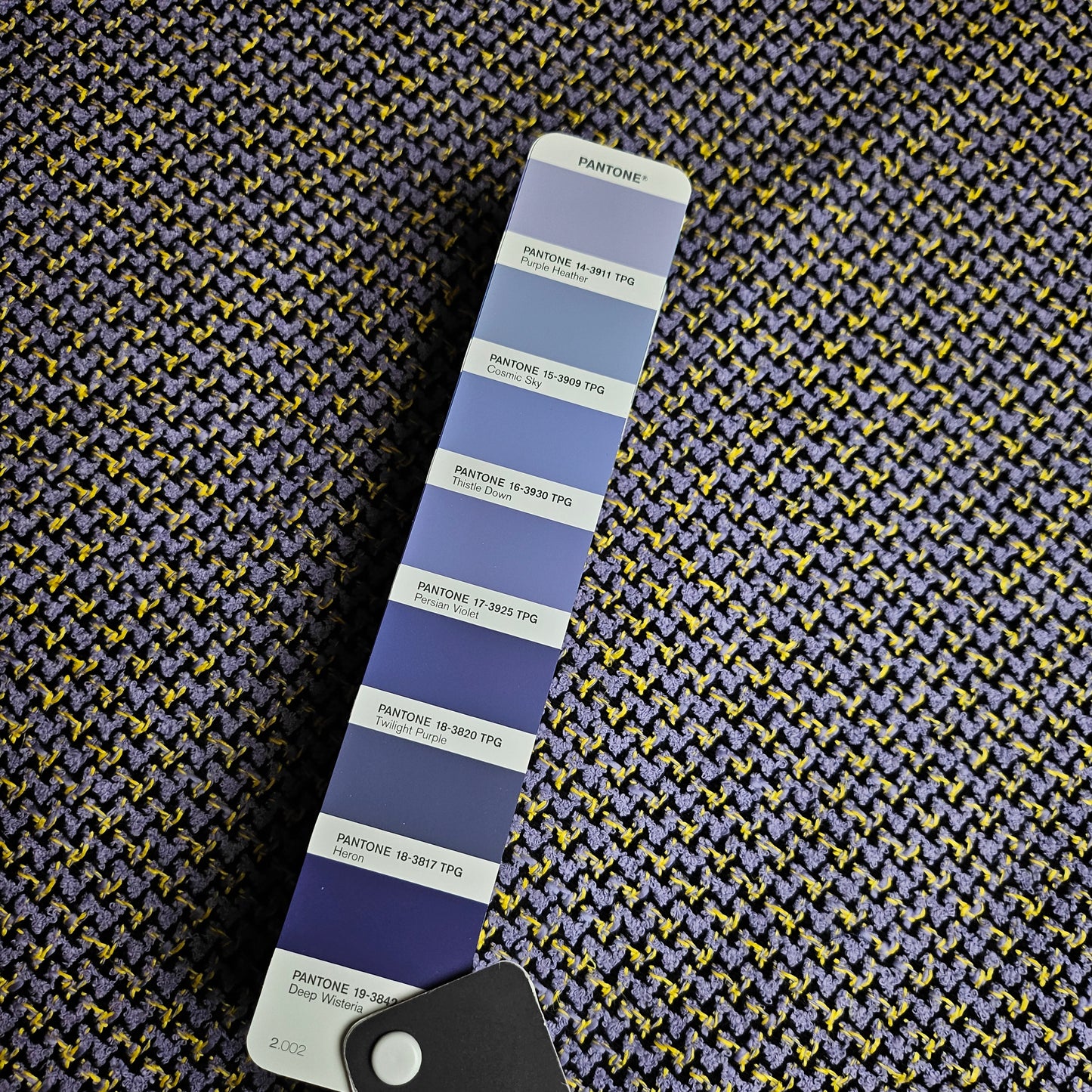 Tweed · Baumwolle, Seide · Kleingemustert · Lila- und Gelbtöne · 180 cm × 150 cm · 300 g/m² · Einzelstück