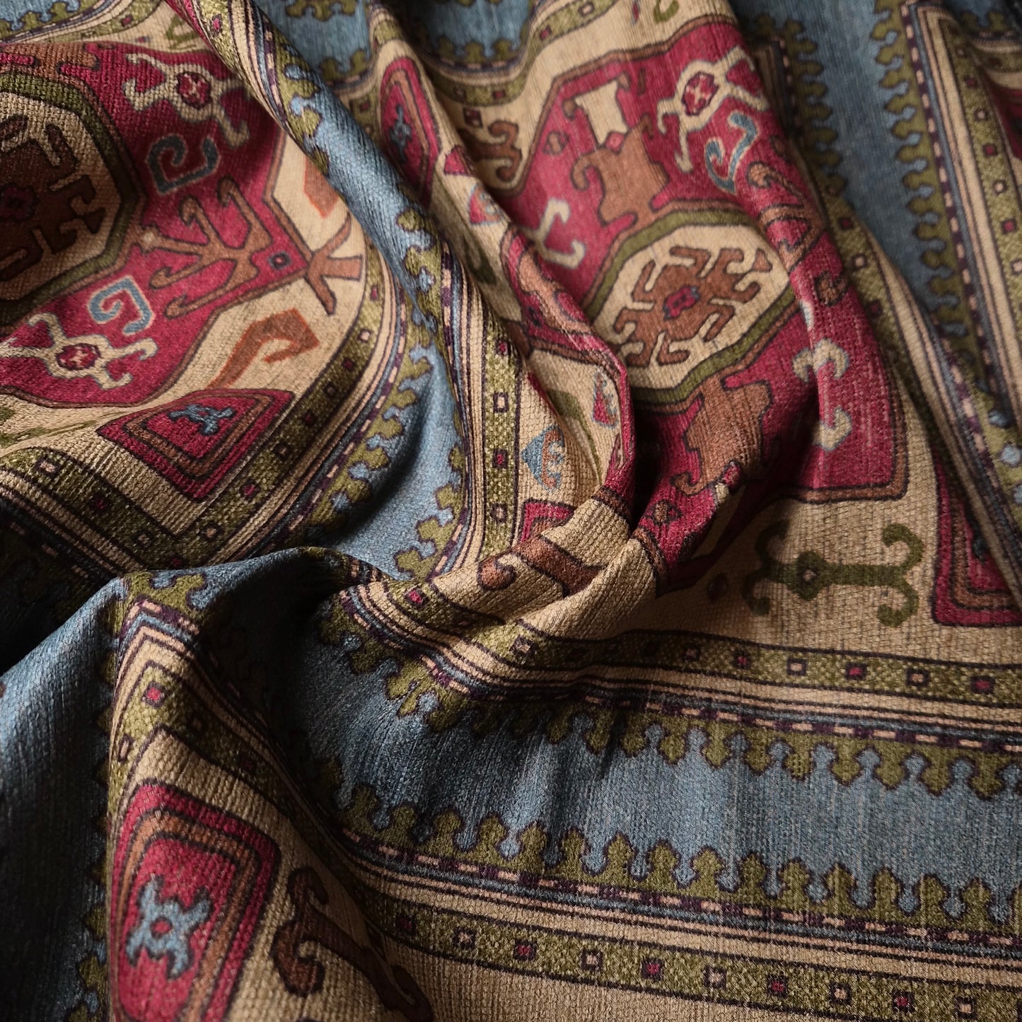 Jacquard · Viskose, Polyester · Pantone Windward Blue · 45 cm × 150 cm · Panel