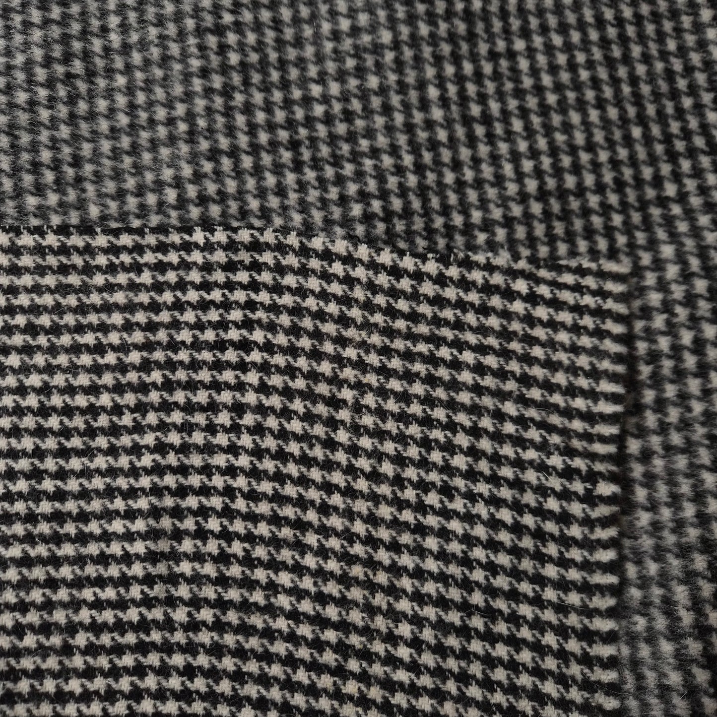 Mantelstoff · Fuzzy · Wolle, Mohair, Polyester · Schwarz-Weiß · 150 cm · 310 g/m² · Meterware