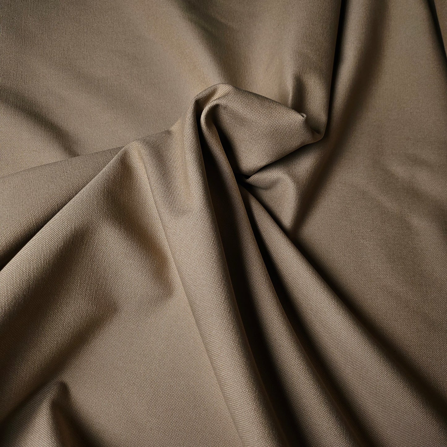 Gabardine · Baumwolle · Uni · Pantone Iced Coffee · 330 g/m² · Meterware