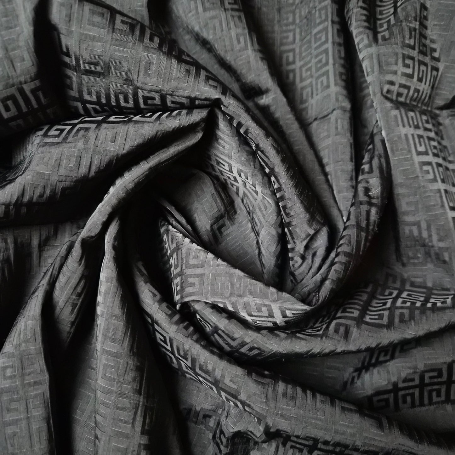 Einzelstück · Jacquard · Polyester · 235×120 cm