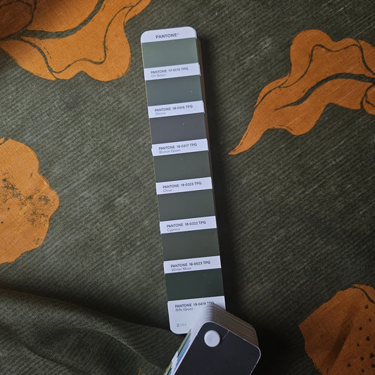 Leinengewebe · Leinen · Floral · Farbe: Grün- und Orangetöne · 145 cm · 110 g/m² · Meterware