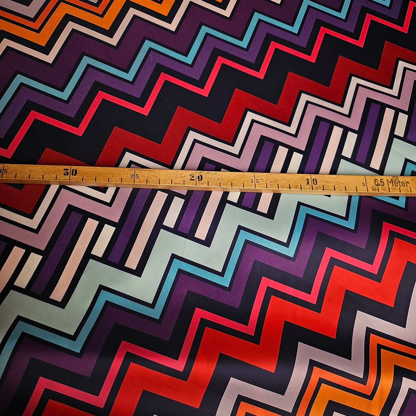 Windbreaker · Kunstfaser · Zickzack · Regenbogen · 145 cm · 50 g/m² · Meterware