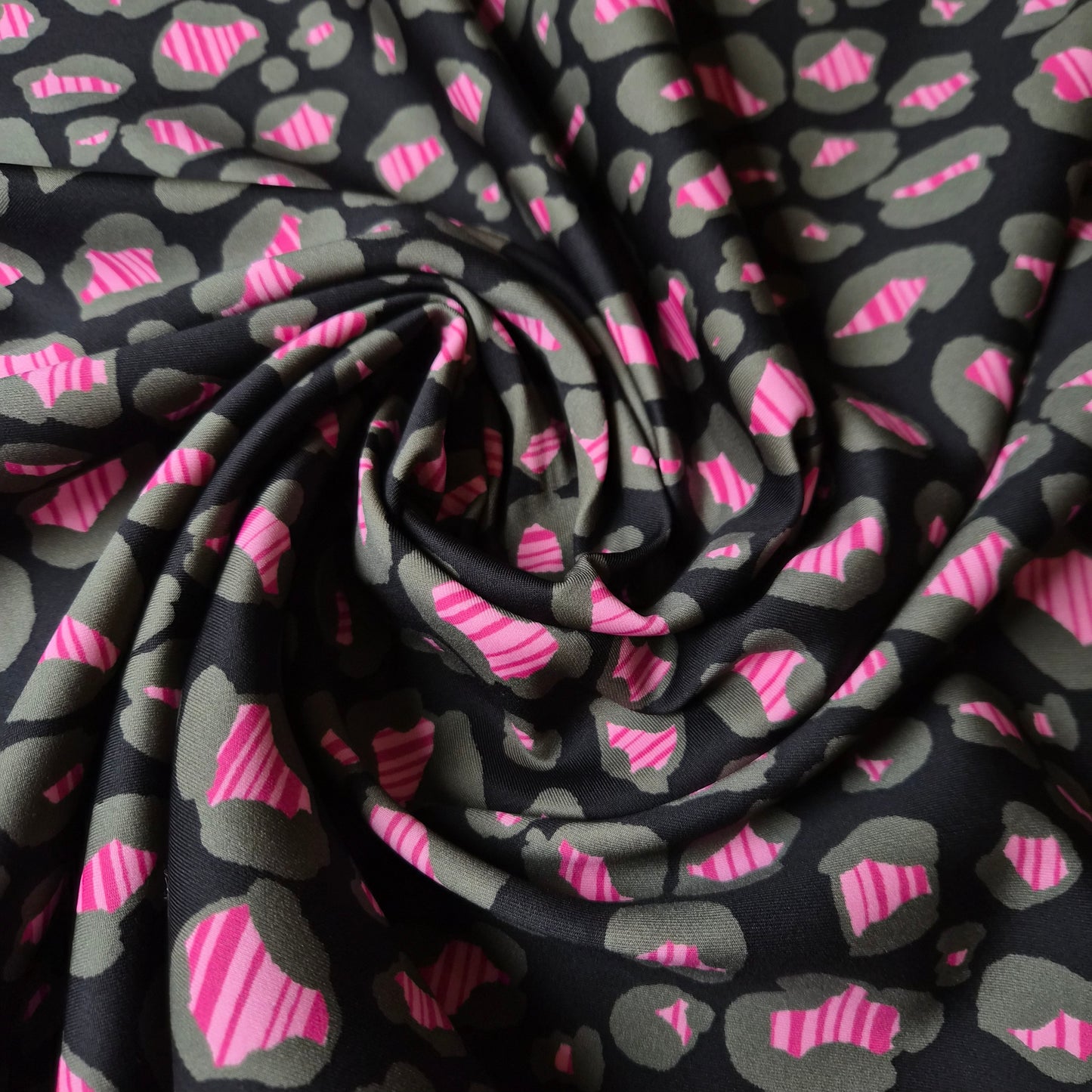 Punto Milano · Polyester · Animal · Pantone Moonless Night · 140 cm · 190g/m2 Meterware