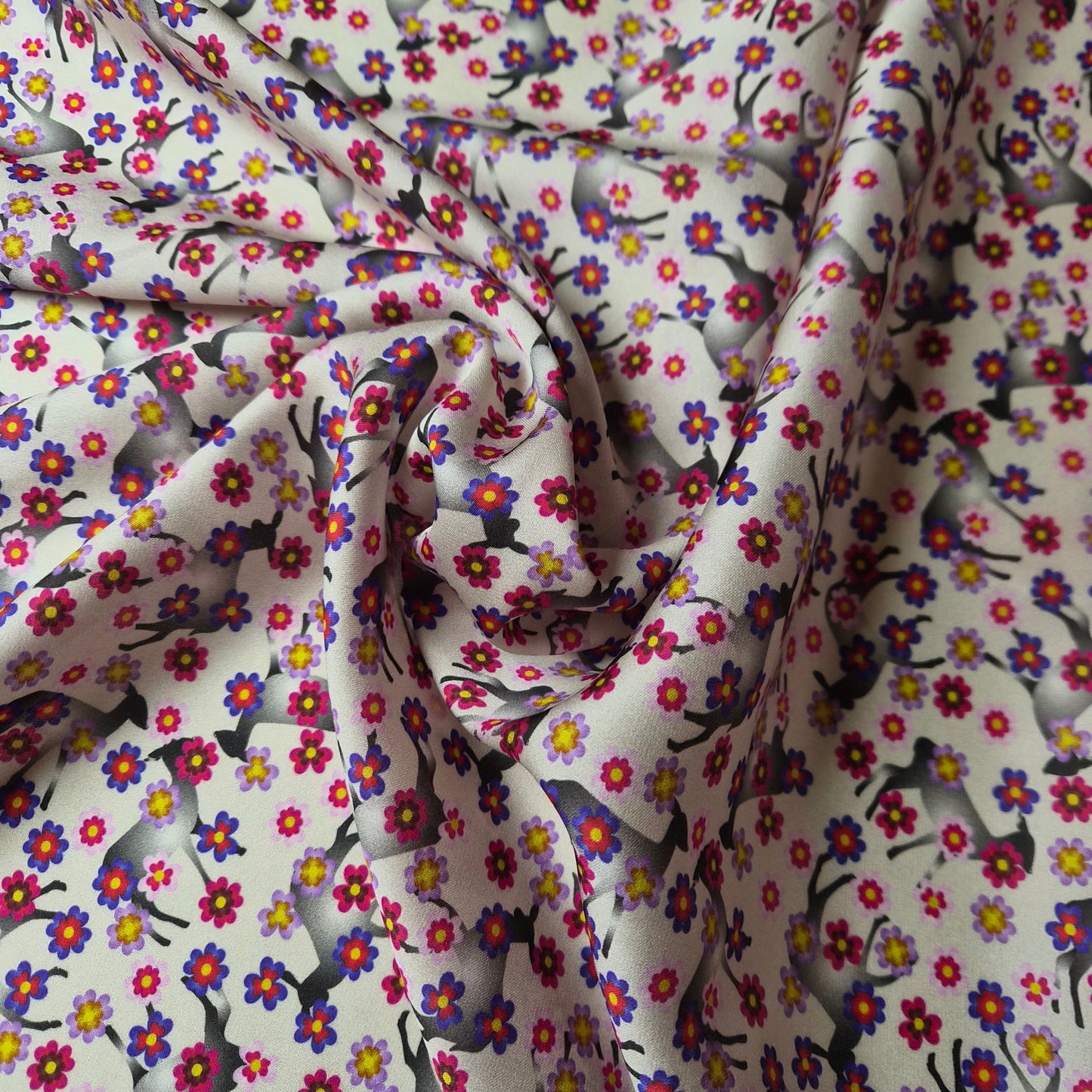 Satin · Seide · Floral · Pink und Rottöne · 130 cm · 70 g/m² · Meterware