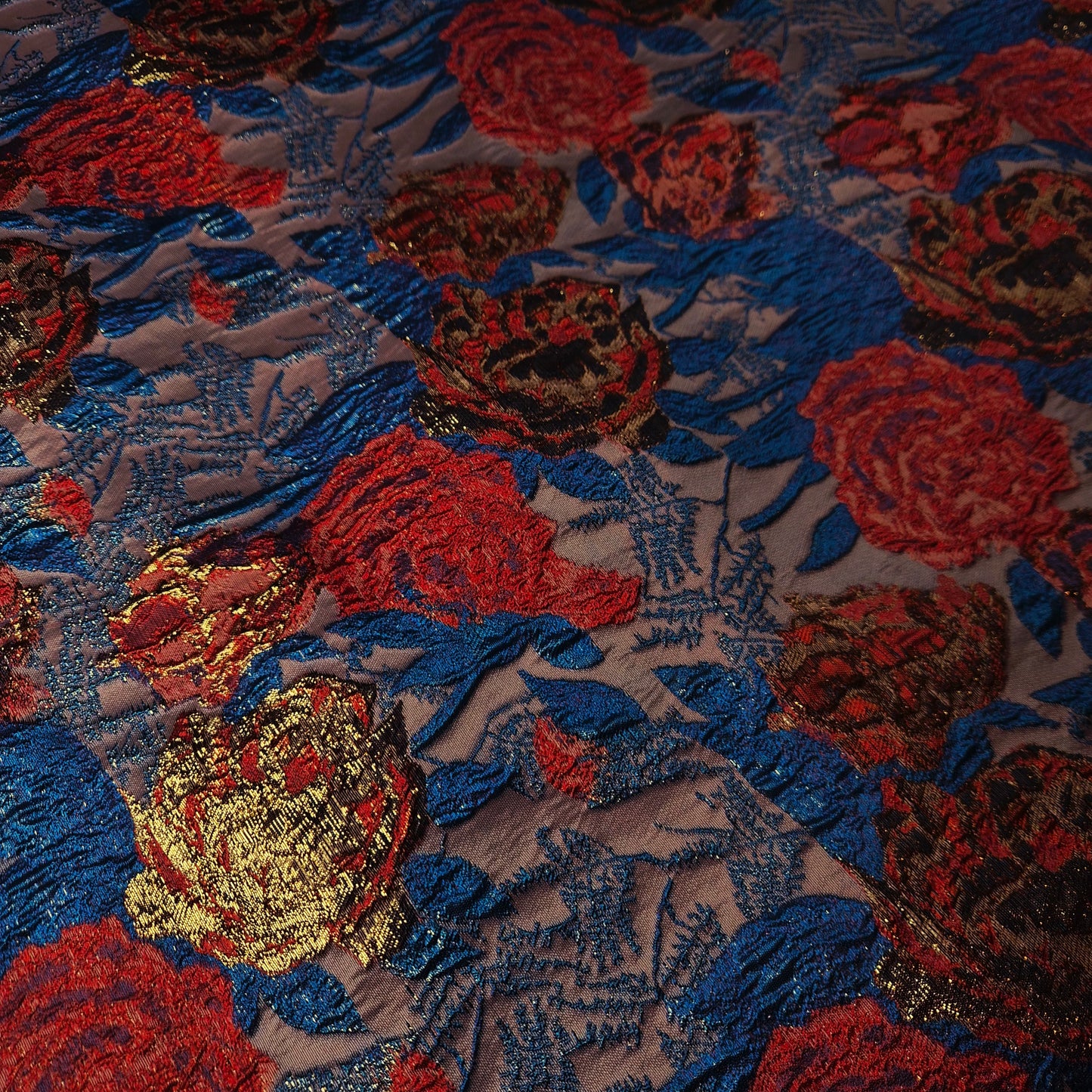 Jacquard · Seide, Polyester · Blumenmuster · Farbe: blau und rot · 145 cm · 130 g/m² · Meterware