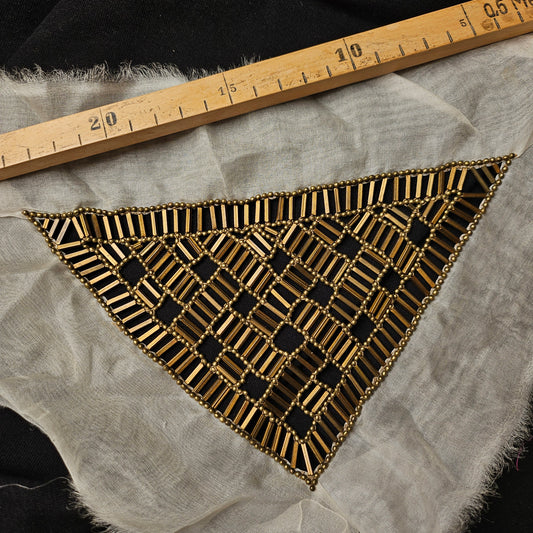 D&G Perlen patch, 12x20 cm, featuring gold beaded triangle design on black fabric.