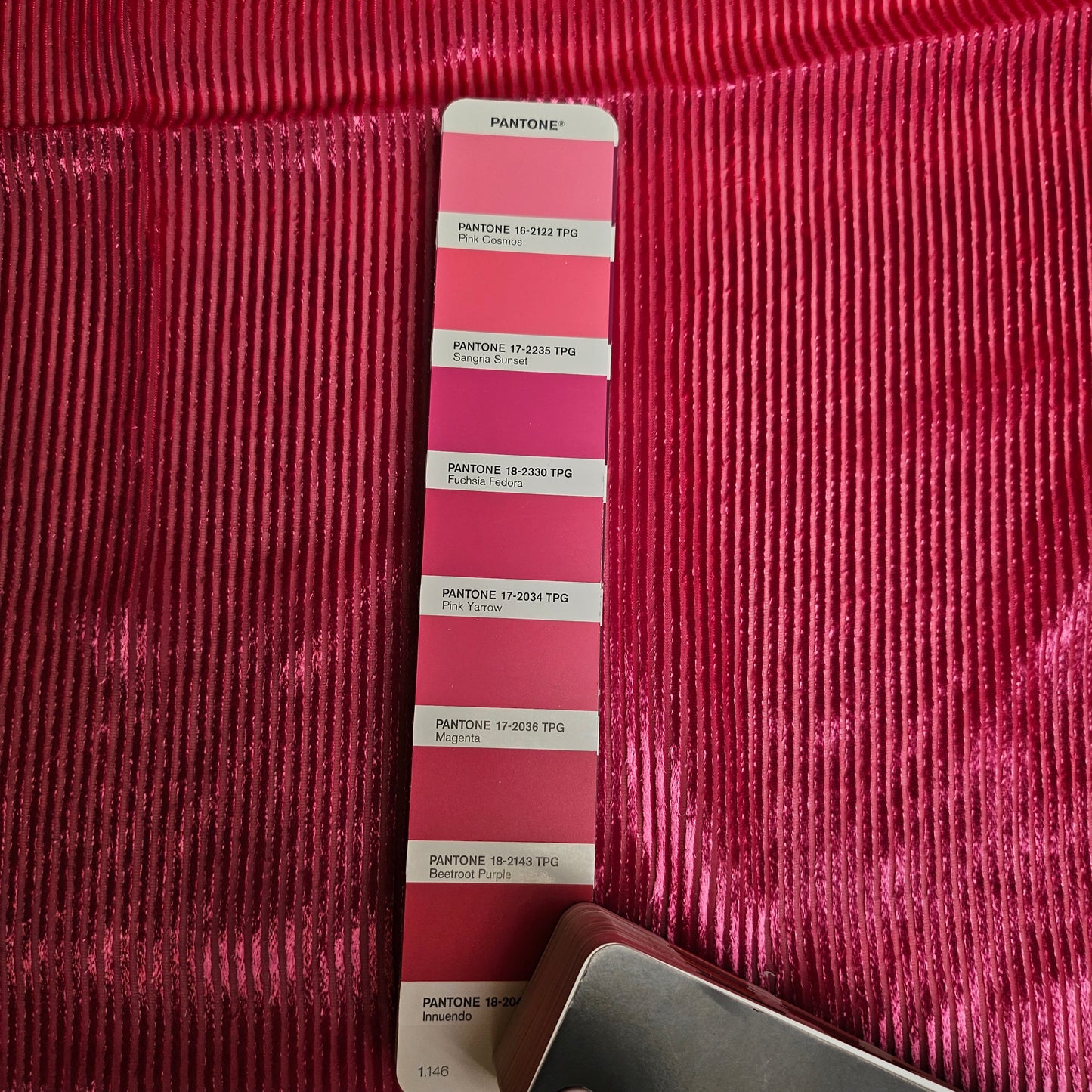 Baumwolle, Cord, Pantone Pink Yarrow · 165×140 cm