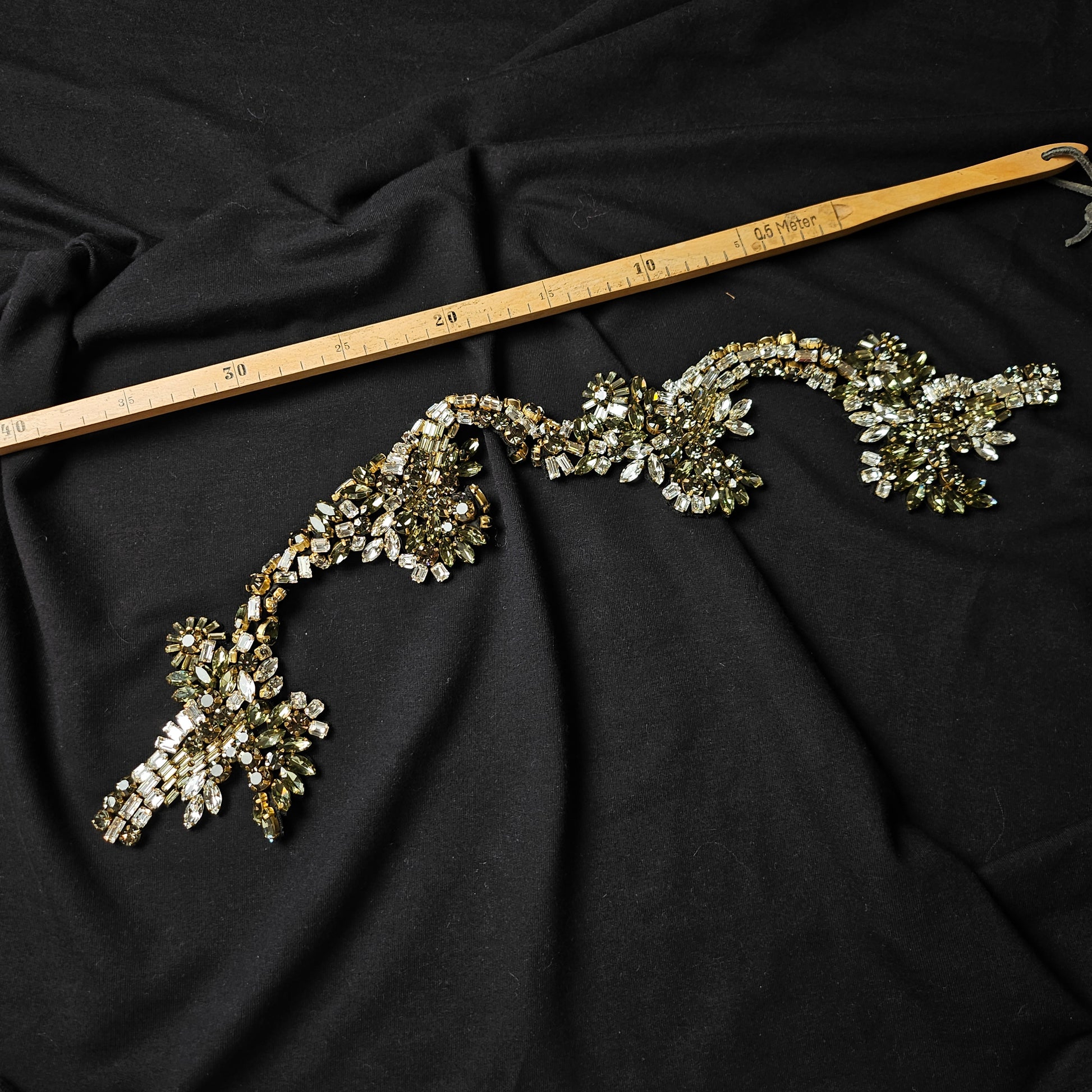 D&G Swarovski & Kristall patch, 10x58 cm, featuring clear and olive green crystals on black fabric.