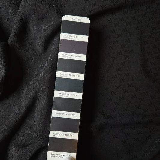Meterware · Futterstoff · Viskose · Logo · Pantone Black Beauty · 120 cm · 80 g/m²