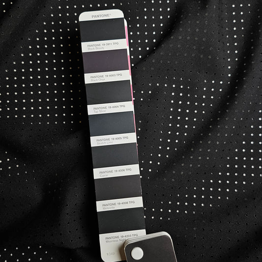 Lasercut · Viskose, Wolle · Punkte · Pantone Moonless Night · 150 cm · 210 g/m² · Meterware