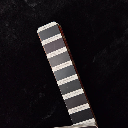 Einzelstück · Fell · Mit Kunstlederrückseite · Polyester · Schwarz · 145×160 cm