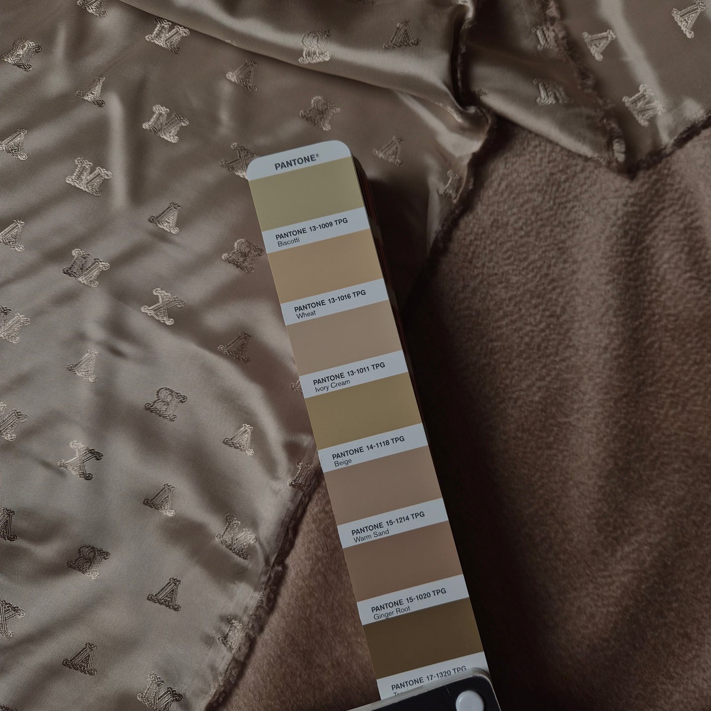 Kombipaket · Mantelstoff · Kaschmir · Pantone Ivory Cream · Stoff 220×150 cm + Viskosefutter 200×140 cm