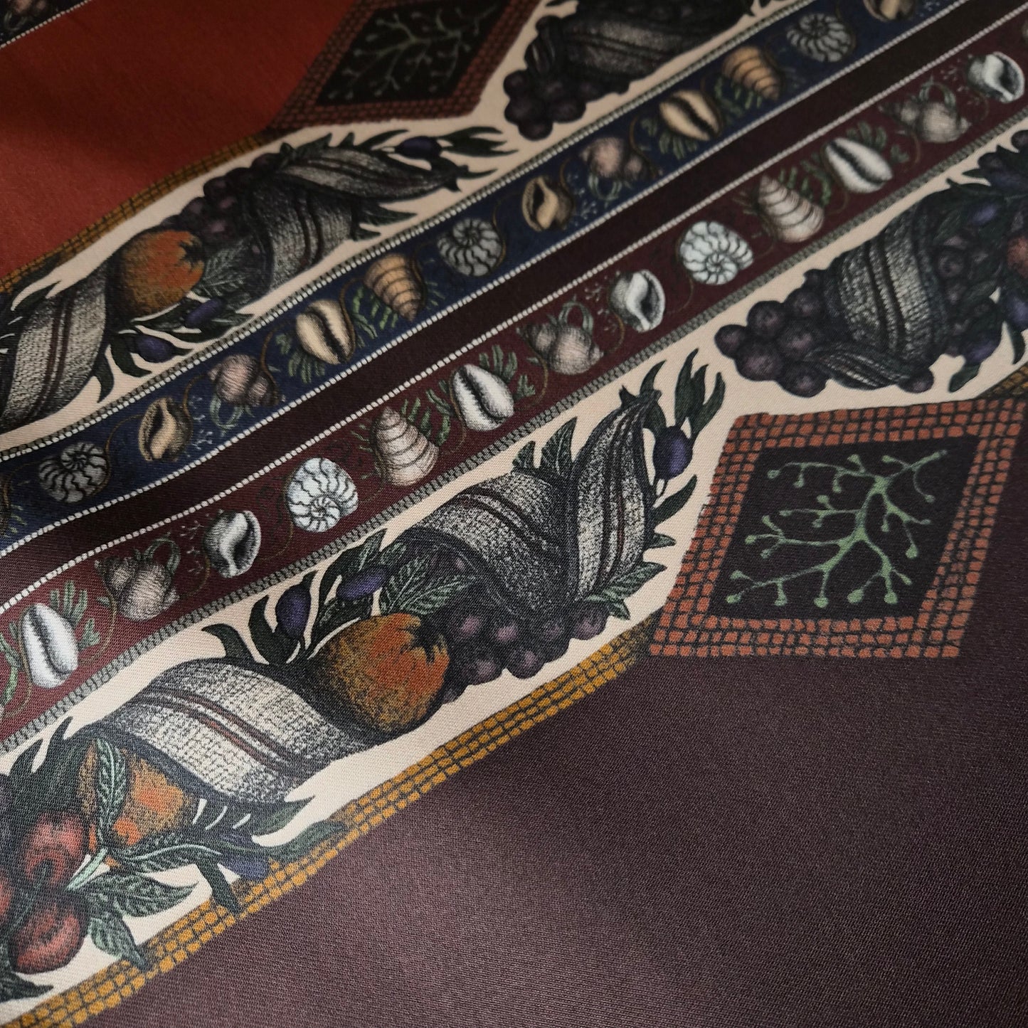 Panel, Seide, Wolle, Bitter Chocolate · 250×140 cm