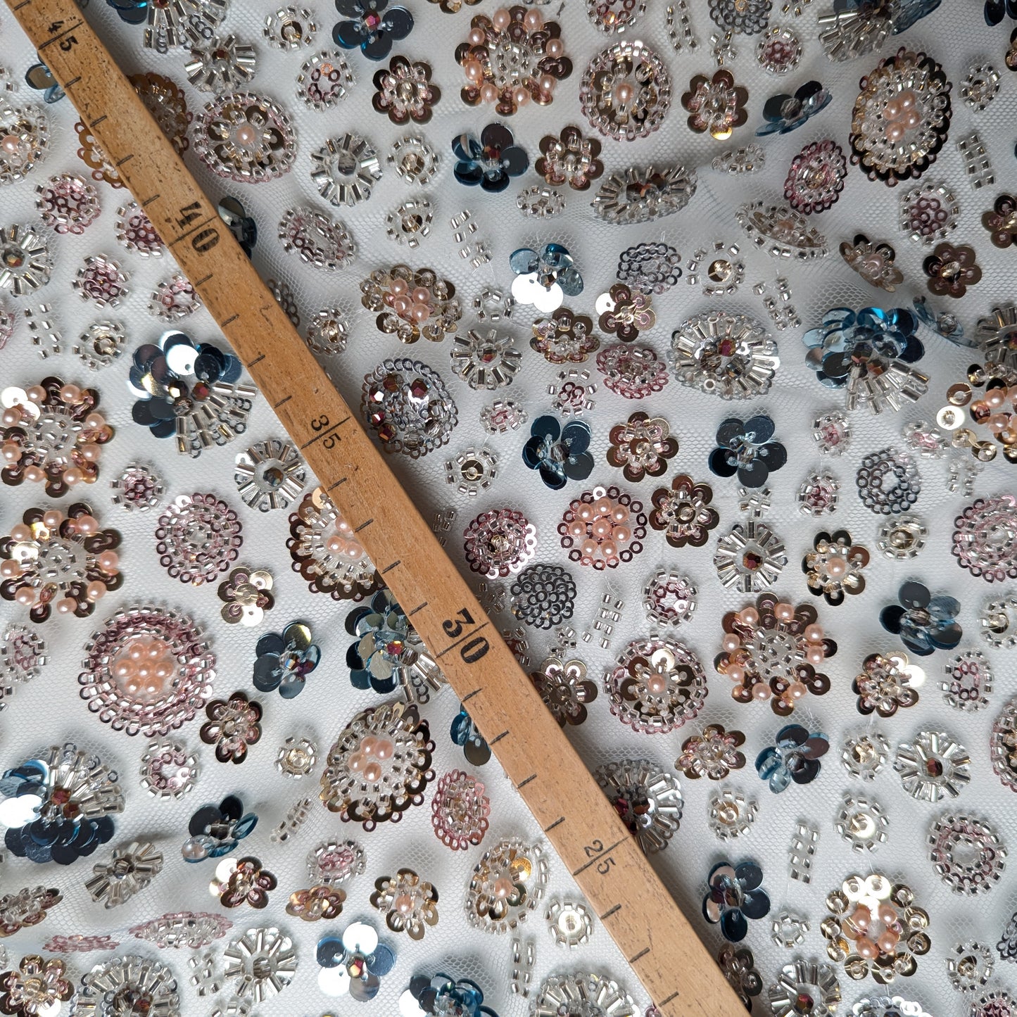 Tüll bestickt · Tüll, Perlen · Floral · 130 cm · Meterware