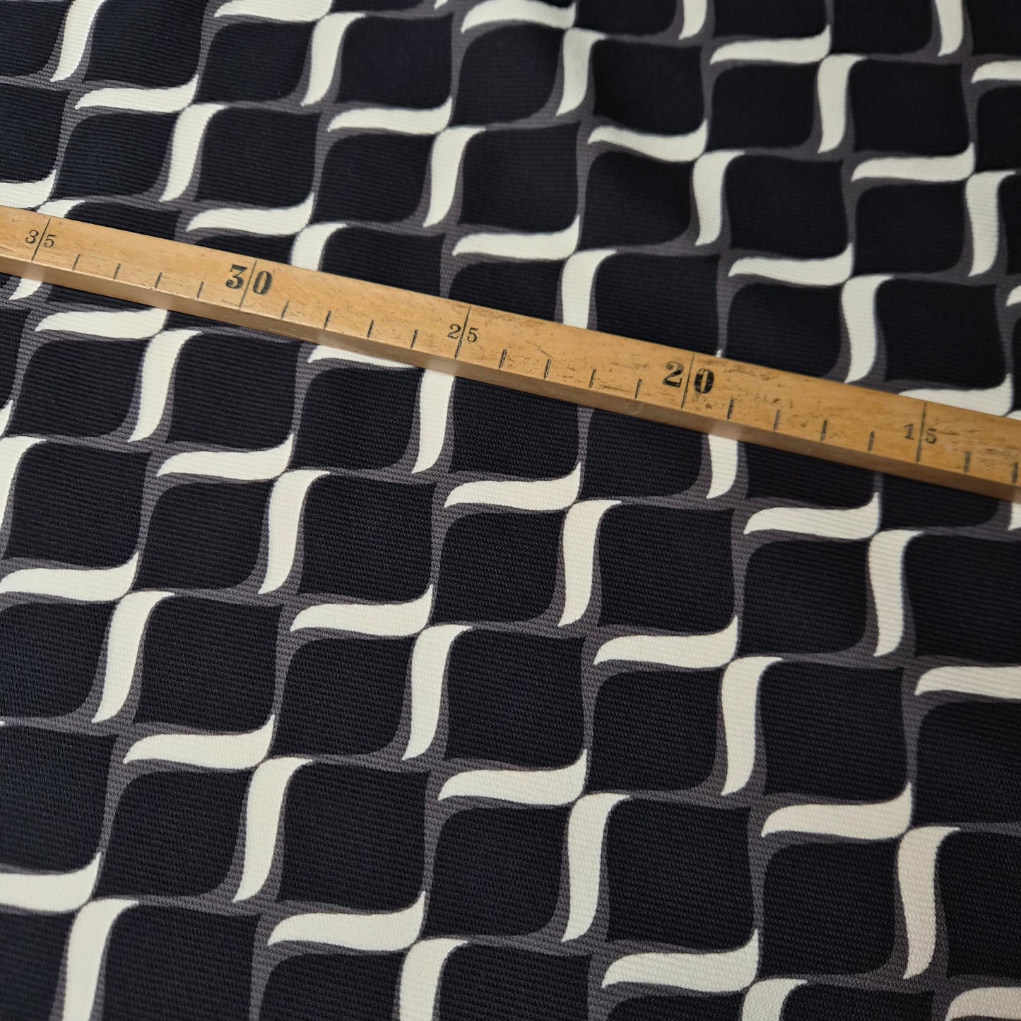 Punto Milano · Polyester · Geometrisch · 140 cm · Meterware