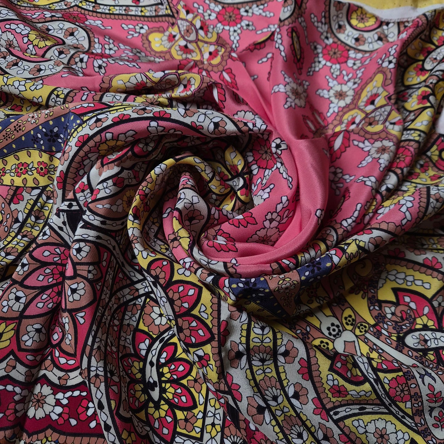 Schalpanel · Seide · 130×130 cm