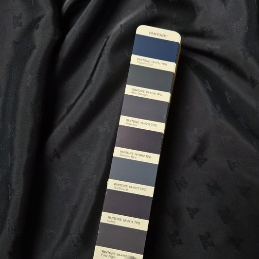 Einzelstück · Futterstoff · Viskose · Logo · Pantone Inkling · 240×145 cm