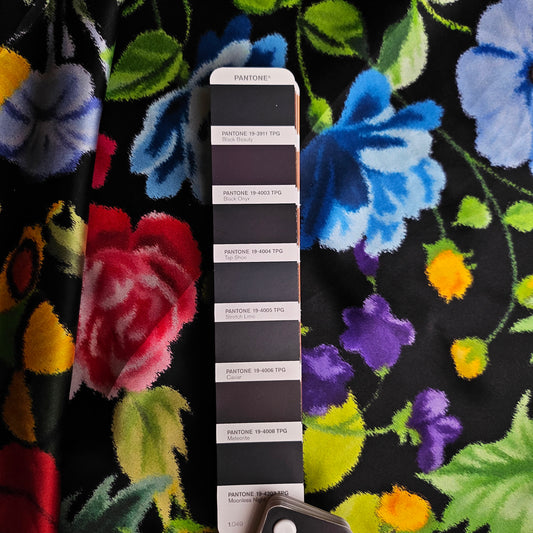 Satin · Seide · Floral · Pantone Moonless Night · 140 cm · 90 g/m² · Meterware