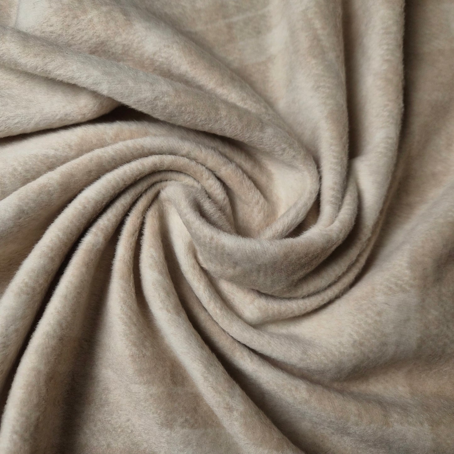 Mantelstoff · Fuzzy · Wolle, Mohair, Polyester · Kariert · Pantone Eggnog · 150 cm · 430 g/m² · Meterware