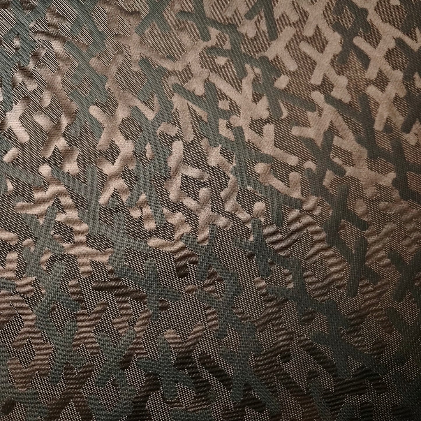 Jacquard · Polyester · Abstrakt · Pantone Brunette · 145 cm · 140 g/m² · Meterware
