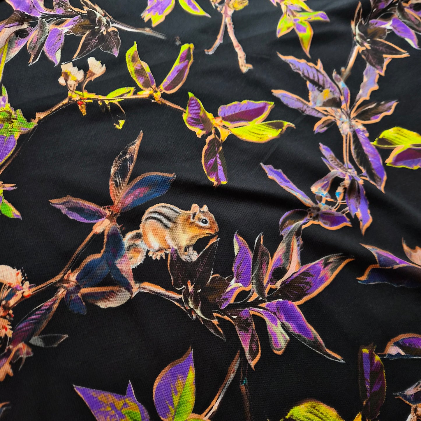 Feinripp · Baumwolle, Elasthan · Tiermuster · Schwarz und Lilatöne · 120 cm · 170 g/m² · Meterware