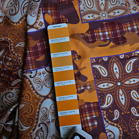 Seide, Satin, Pantone Blazing Orange, Paisley · 140 cm