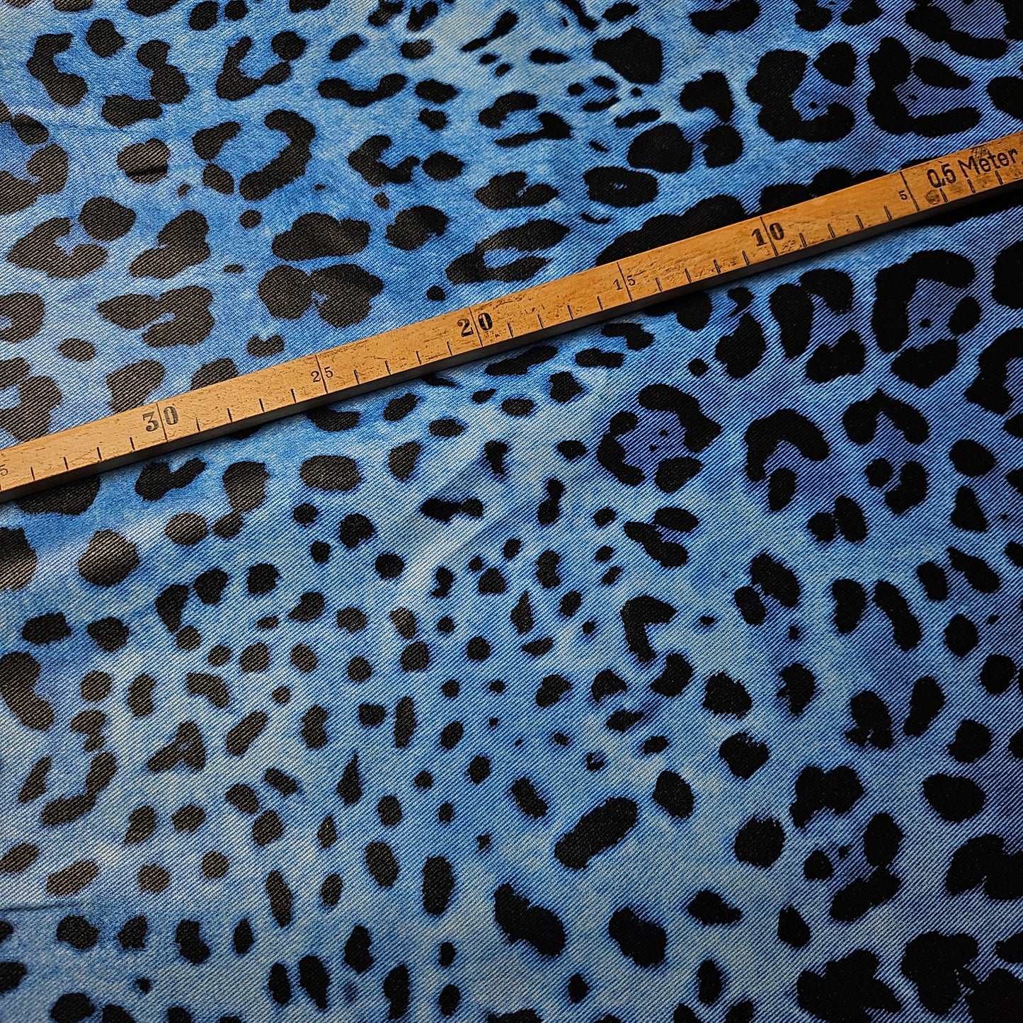 Denim · Baumwolle, beschichtet · Leopardenmuster · Farbe: blautöne · 145 cm · Meterware 270g/m2