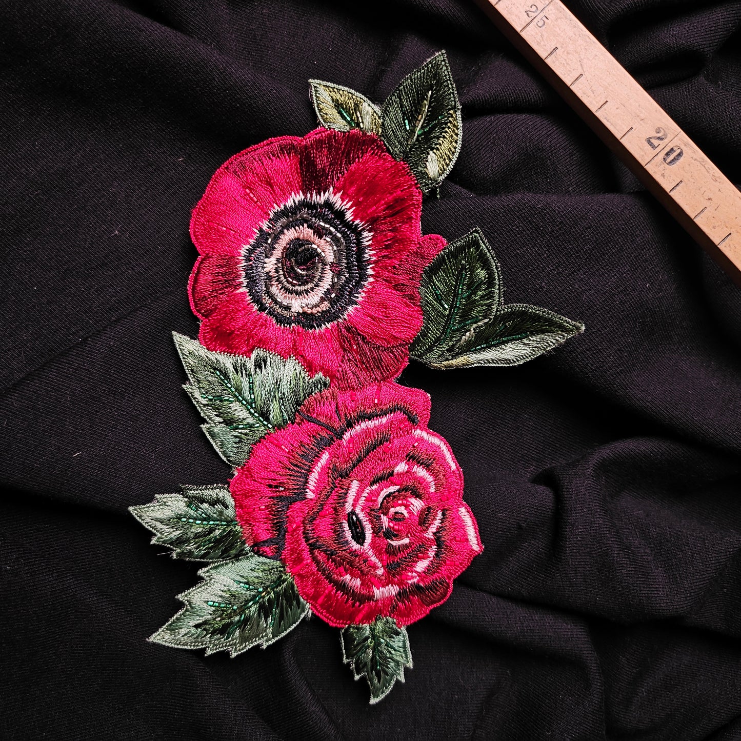 D&G embroidered patch, 11x19 cm, featuring two vibrant red roses with green leaves on black fabric.