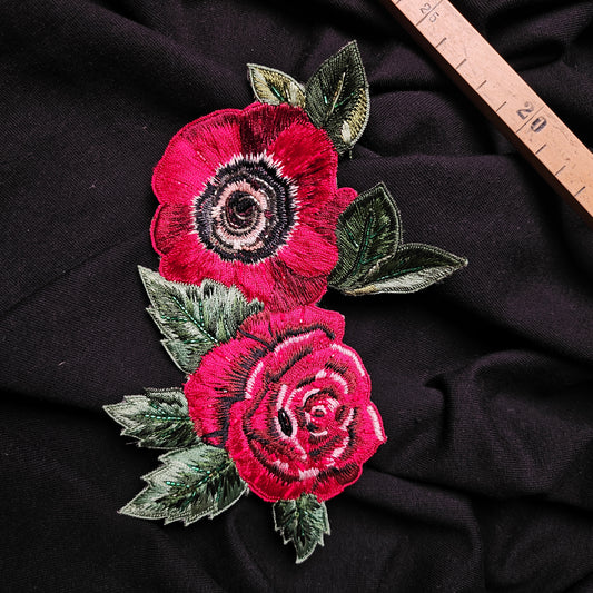 D&G embroidered patch, 11x19 cm, featuring two vibrant red roses with green leaves on black fabric.