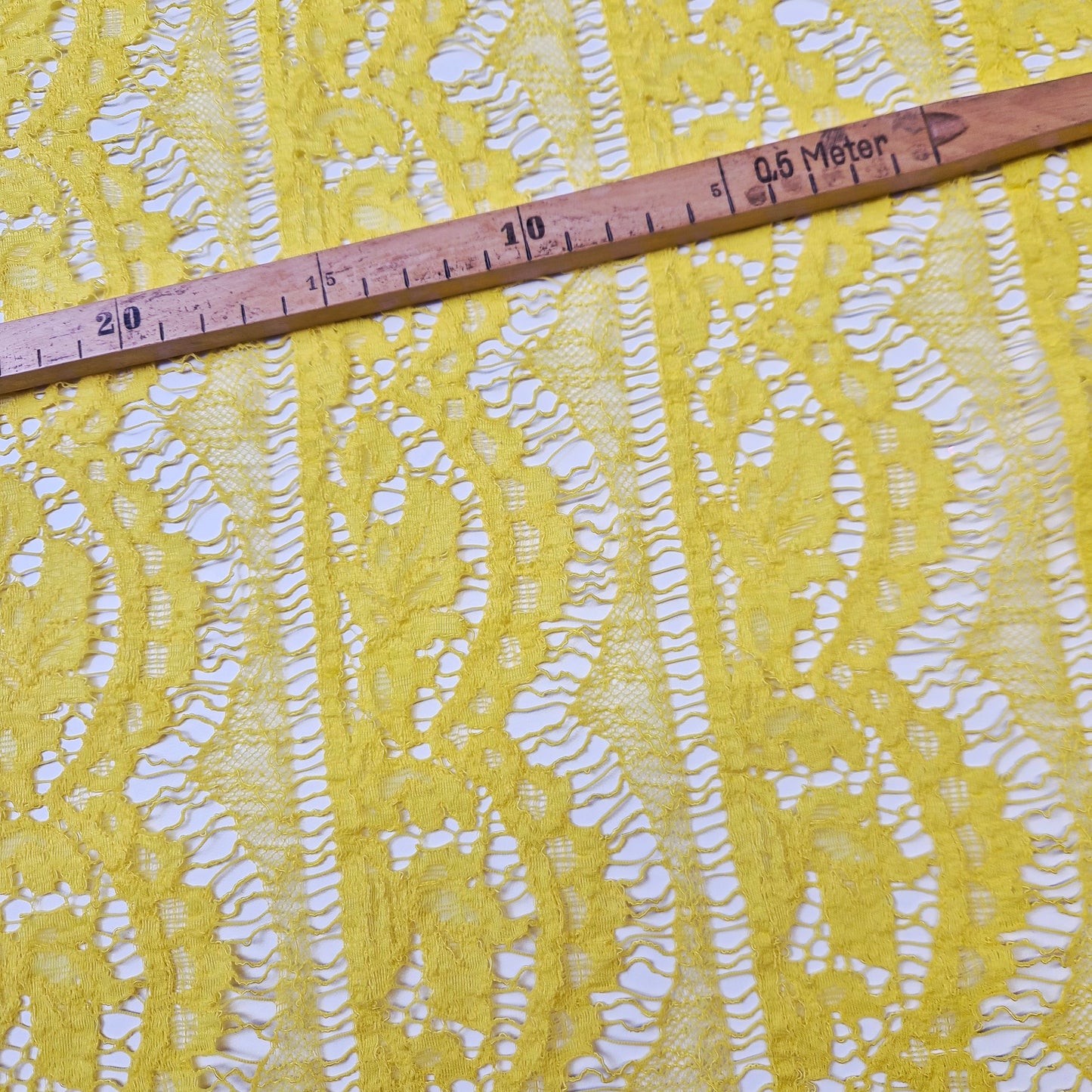 Polyester, Spitze, Empire Yellow · 145 cm 170g/m2