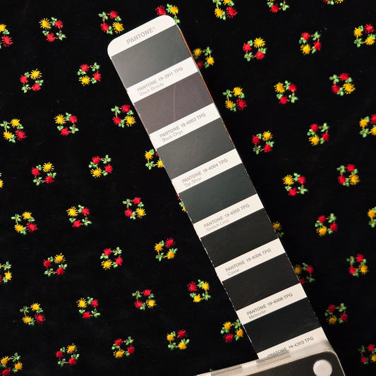Samt · Bestickt · Viskose, Polyester · Blumen · Schwarz, Rot- und Gelbtöne · 145 cm · Meterware