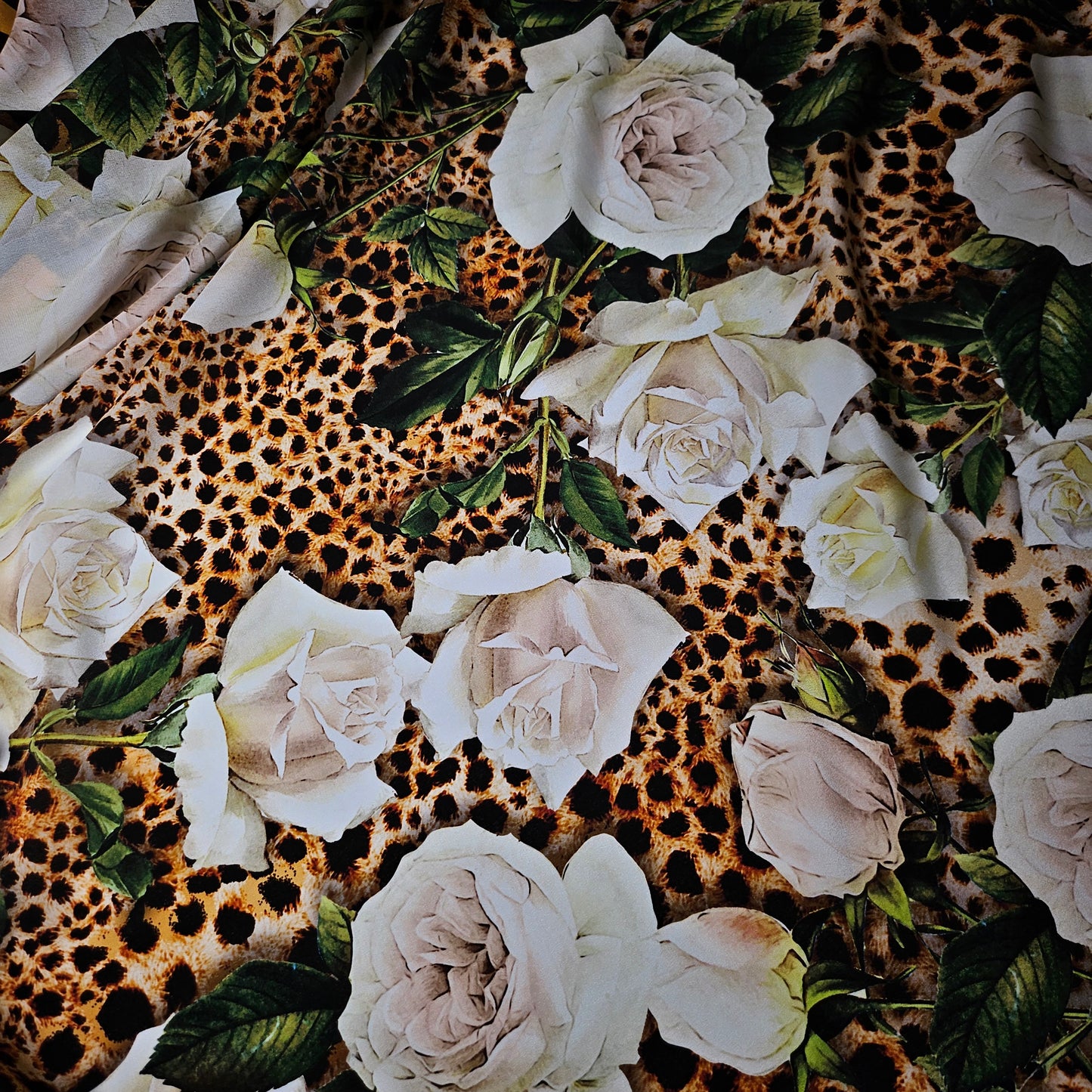 Designerstoff – Deadstock Seidencrêpe mit Leo- und Blumenprint | 145 cm 60g/m2 | M5X4X24