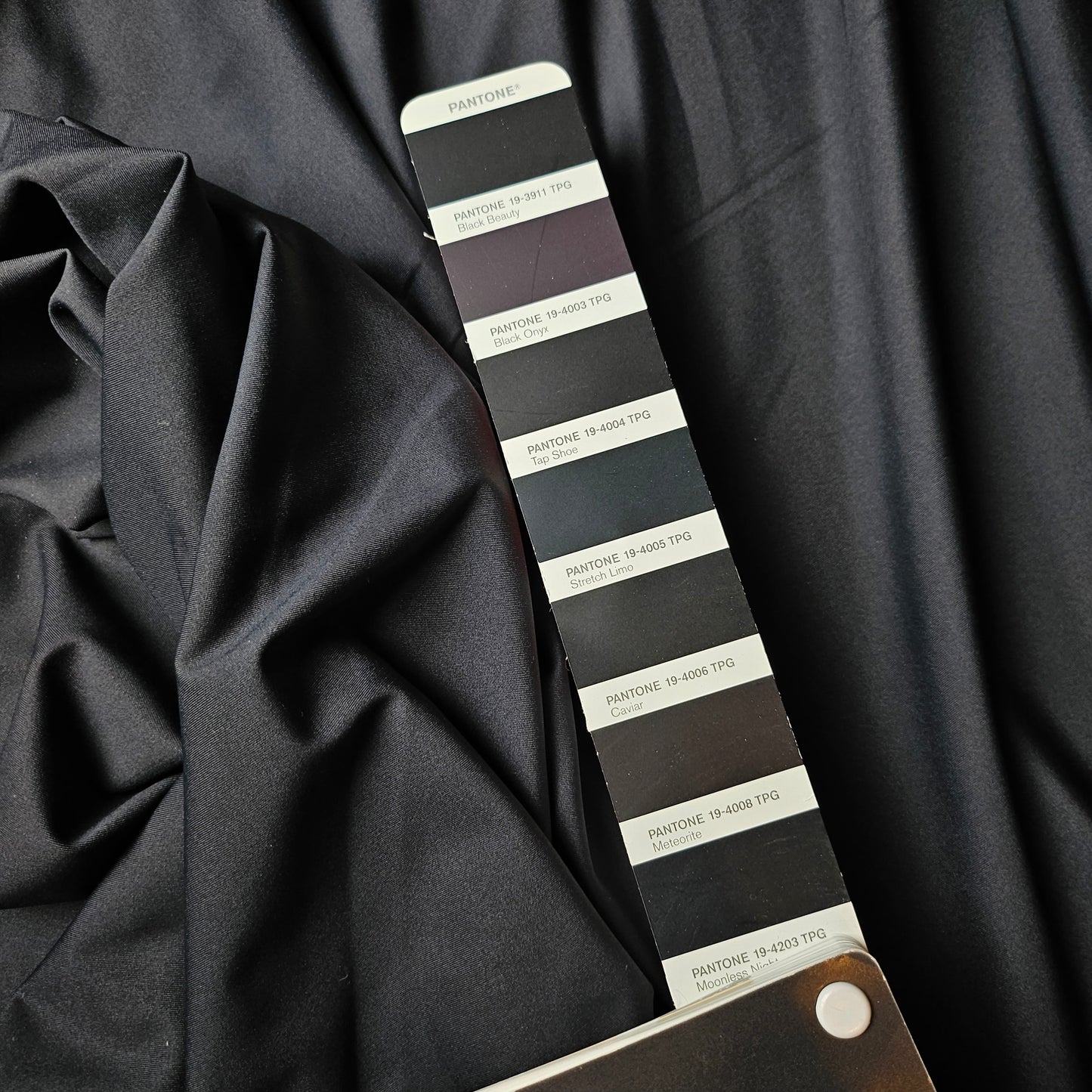 Lycra Prada Pantone Moonless Night / 130cm breit M6X7X5 210 g/m²