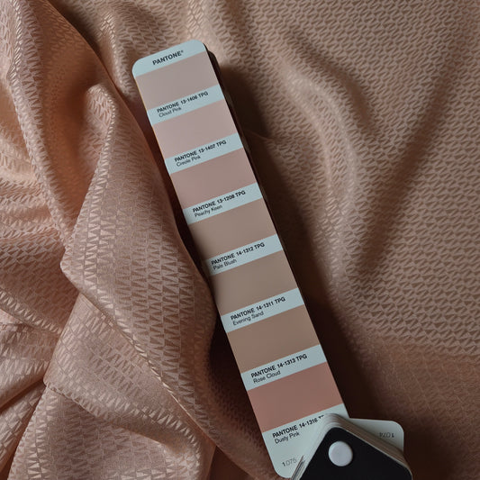 Einzelstück · Futterstoff · Viskose, Seide · Geometrisch · Pantone Peachy Keen · 90×140 cm · 70 g/m²