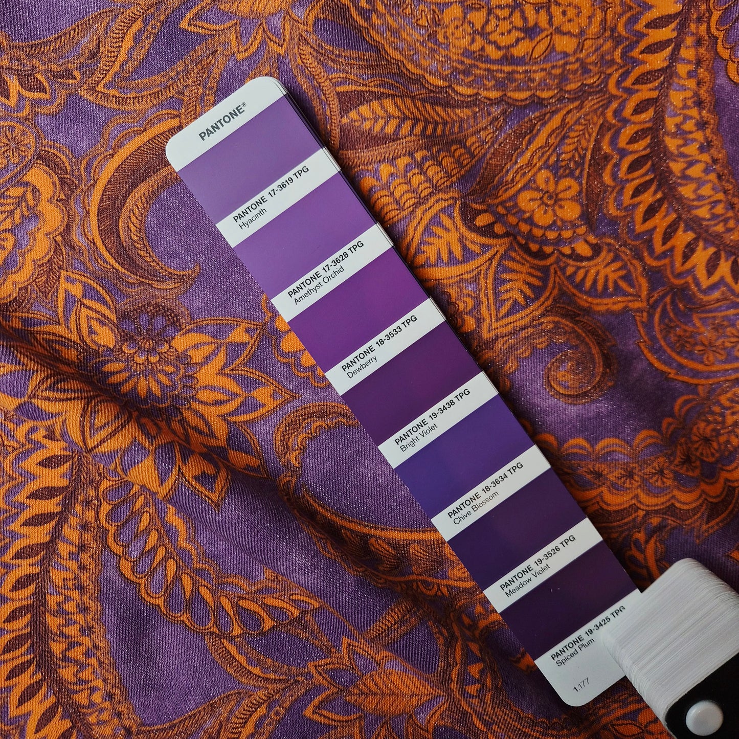Meterware · Jackenstoff · Mit Lurex · Wolle, Lurex · Pantone Hyacinth · 140 cm · 260 g/m²