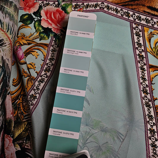 Seiden-Crêpe, Pantone Moonlight Jade · 140 cm