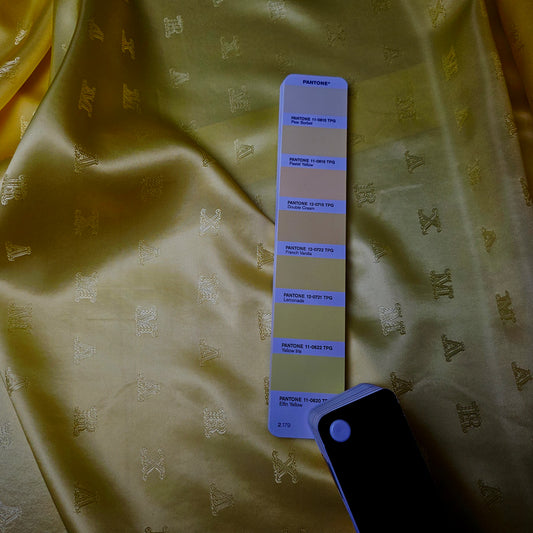 Futter · Viskose · Logo · Pantone Lemonade · 145 cm · 110 g/m² · Meterware
