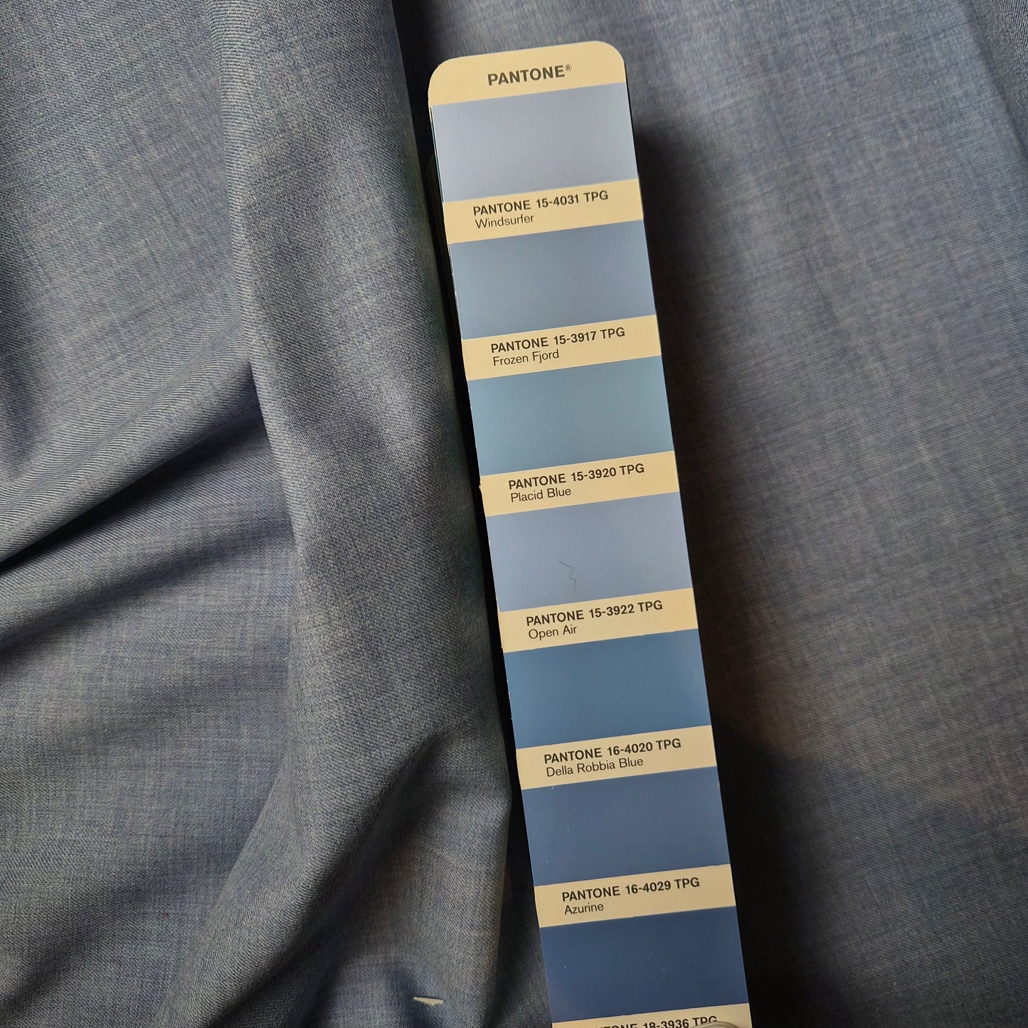Meterware · Hemdenstoff · Baumwolle · Uni · Pantone Frozen Fjord · 150 cm · 120 g/m²