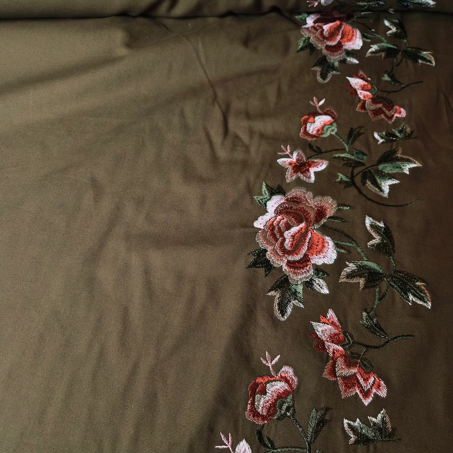 Canvas · bestickt · Baumwolle · Rosen · Pantone Sea Turtle · 150 cm · 250 g/m² · Meterware