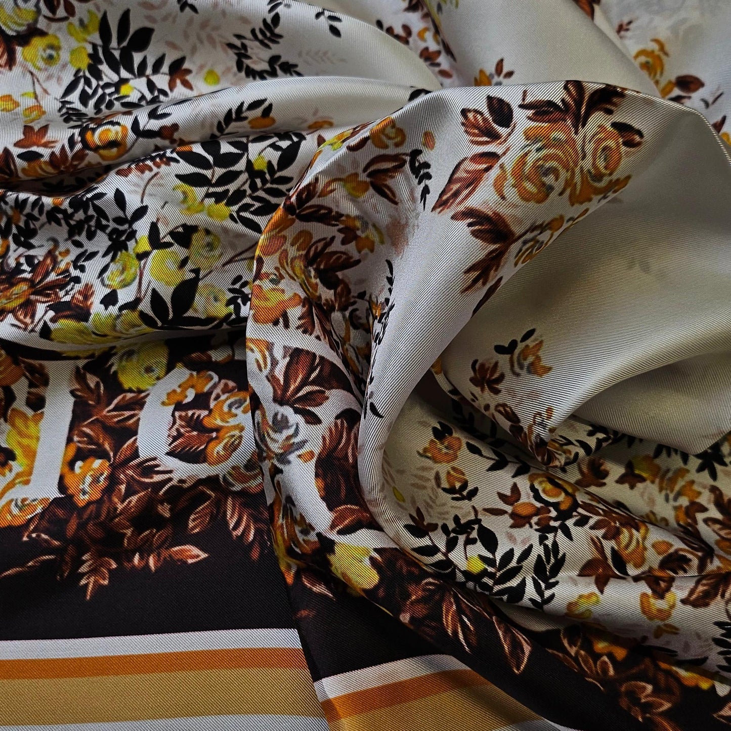 Schalpanel · Twill · Ungesäumt, B-Ware · Seide · Logo · Brauntöne · 90 cm × 90 cm