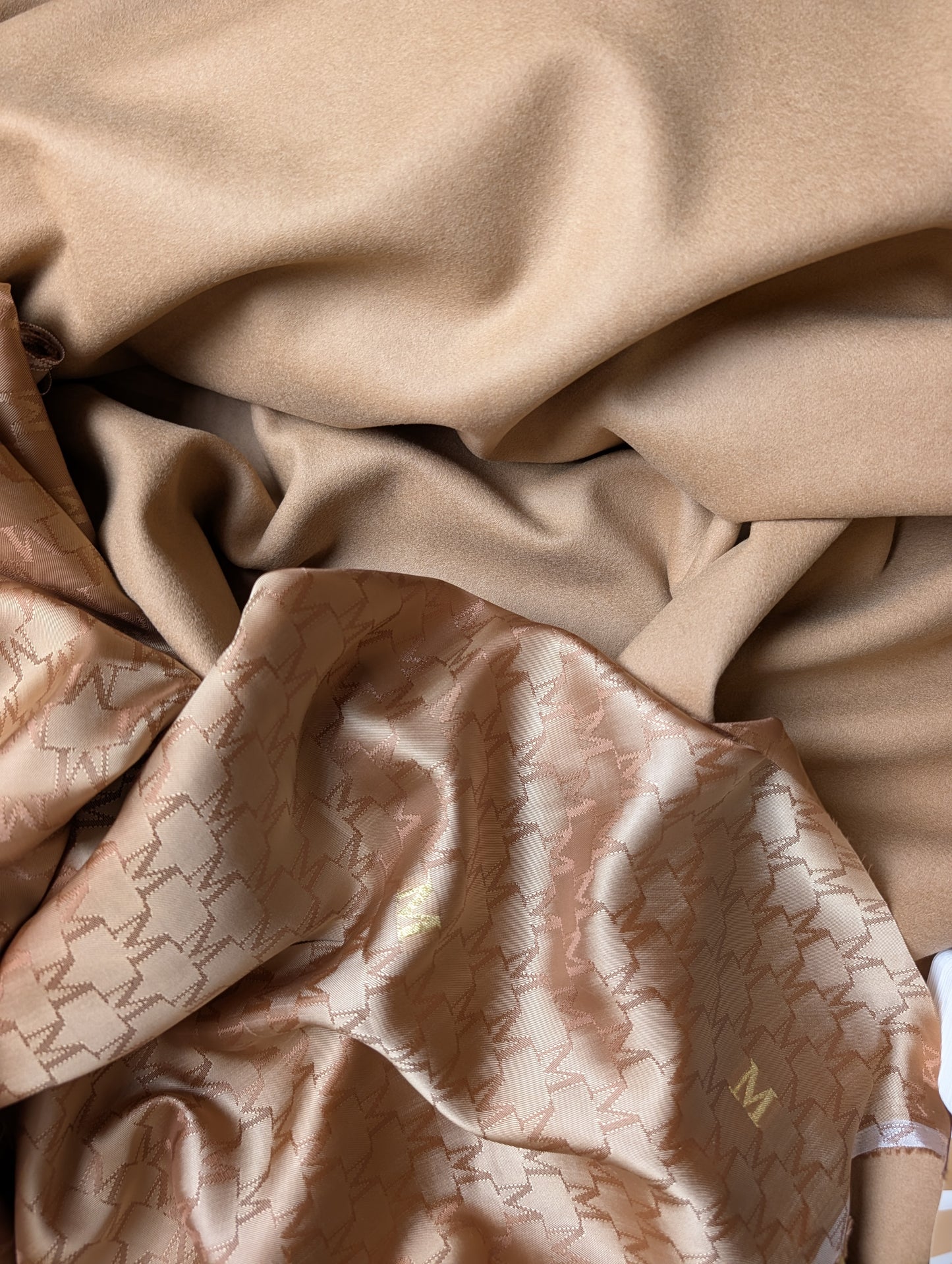 Kombipaket · Mantelstoff · Doubleface, Nicht trennbar · Kaschmir · Pantone Latte · Stoff 350×150 cm + Viskosefutter 300×150 cm · 740 g/m²