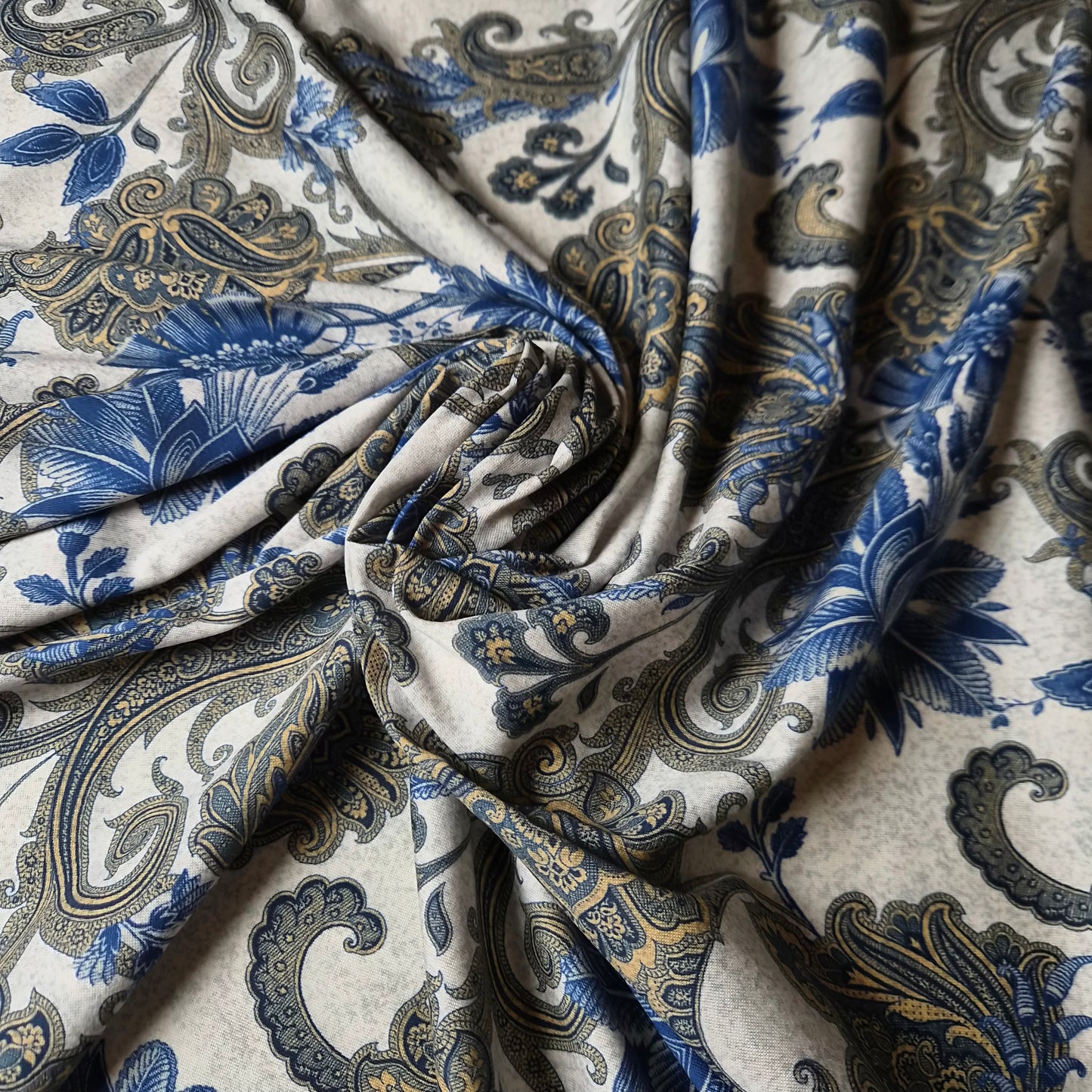 Jersey · Stretch · Baumwolle · Paisley · Pantone Blanc de Blanc, Grau- und Blautöne · 140 cm · 150 g/m² · Meterware