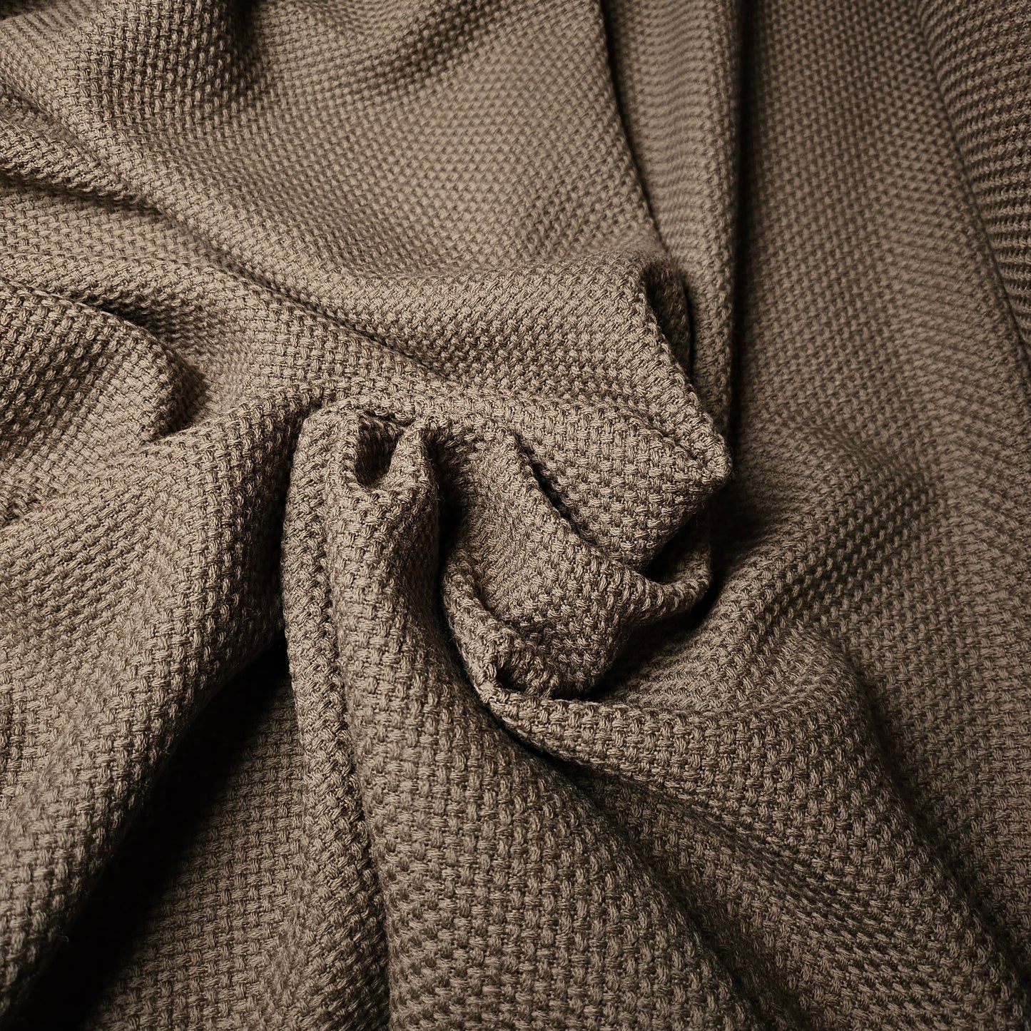 Mantelstoff · Grobe Webung · Wolle · Uni · Pantone Morel · 160 cm · 340 g/m² · Meterware